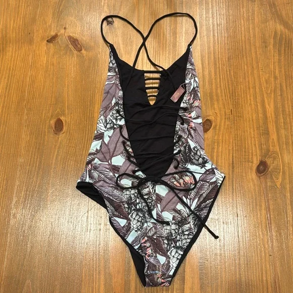 MAAJI Reversible Meteorite Columbia One-piece Swimsuit Black & Multi print - Picture 7 of 12